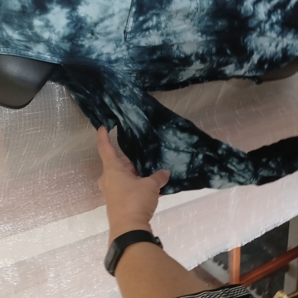 Rock and Republic Cold Shoulder Tie Dye Button down Top Size XSmall - Picture 2 of 5